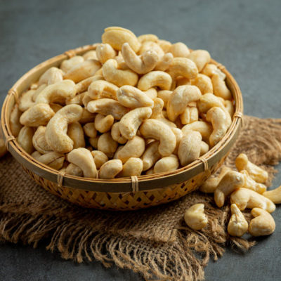 Whole cashew nuts W320